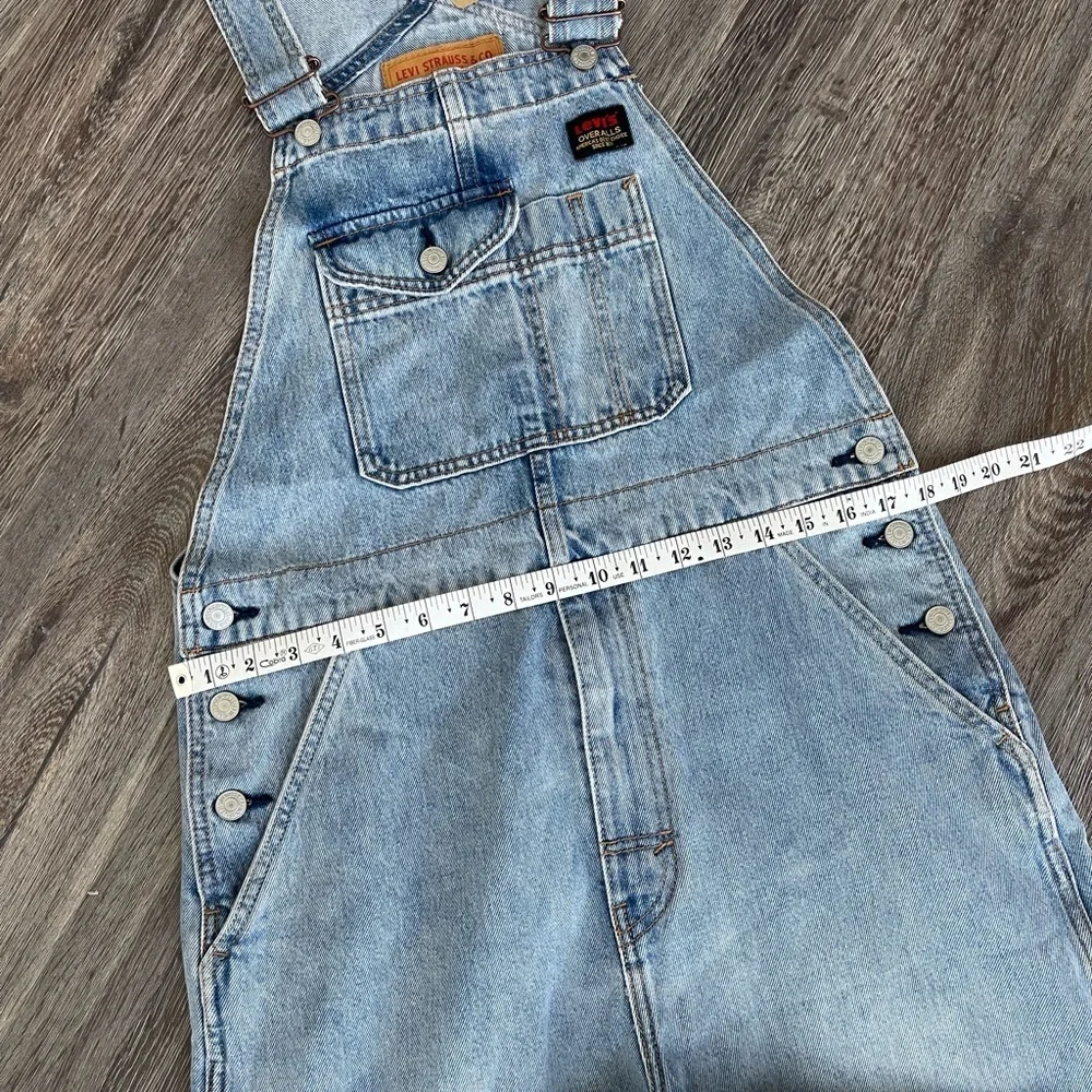 Levi’s | Denim Shortalls Light Wash - Picture 10 of 10